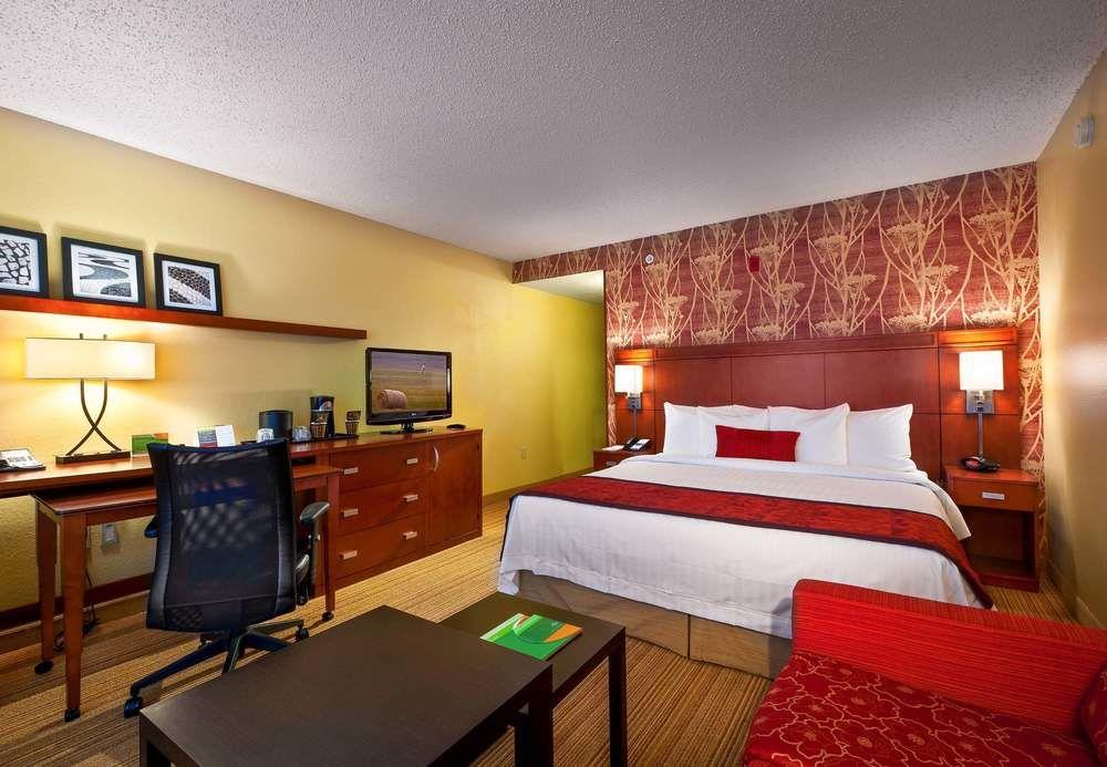 Courtyard Baton Rouge South Hotel Екстериор снимка