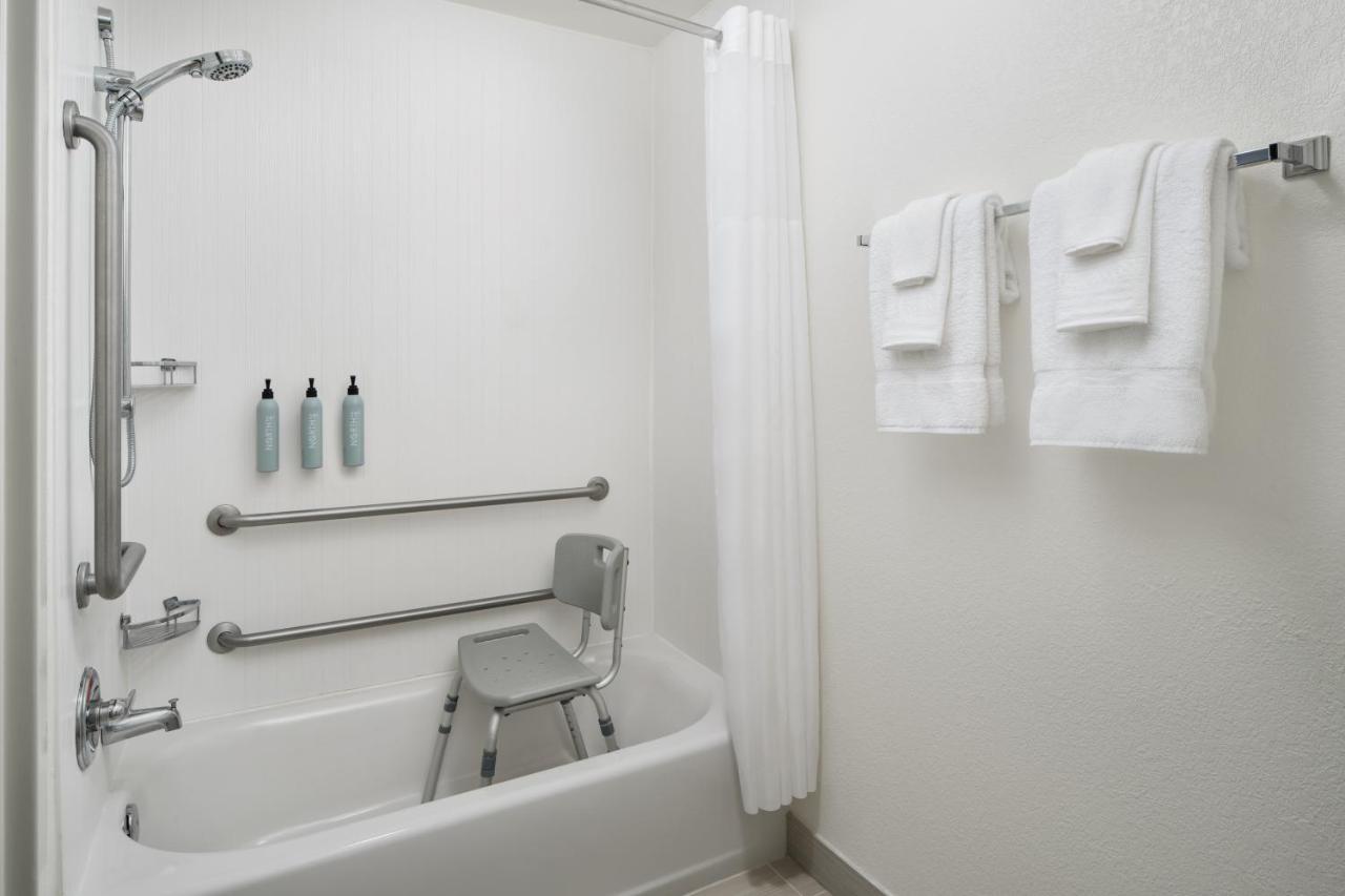 Courtyard Baton Rouge South Hotel Екстериор снимка