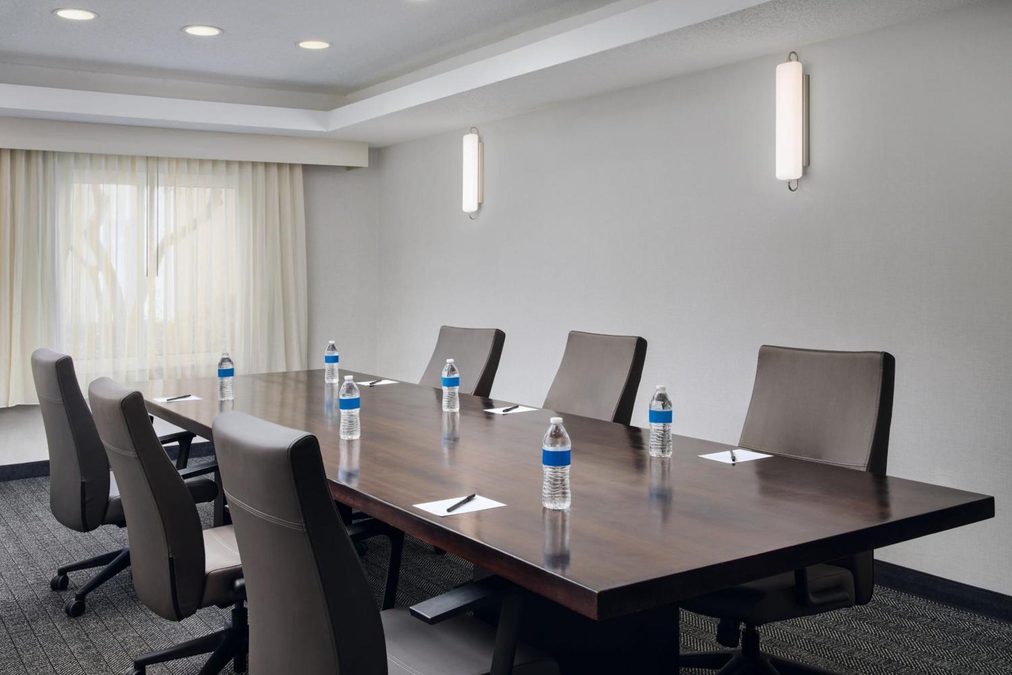 Courtyard Baton Rouge South Hotel Екстериор снимка