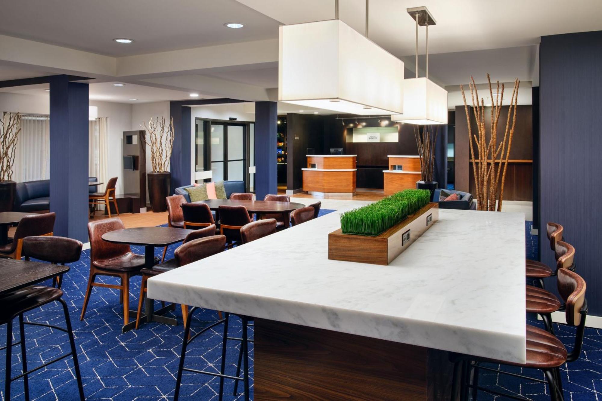 Courtyard Baton Rouge South Hotel Екстериор снимка
