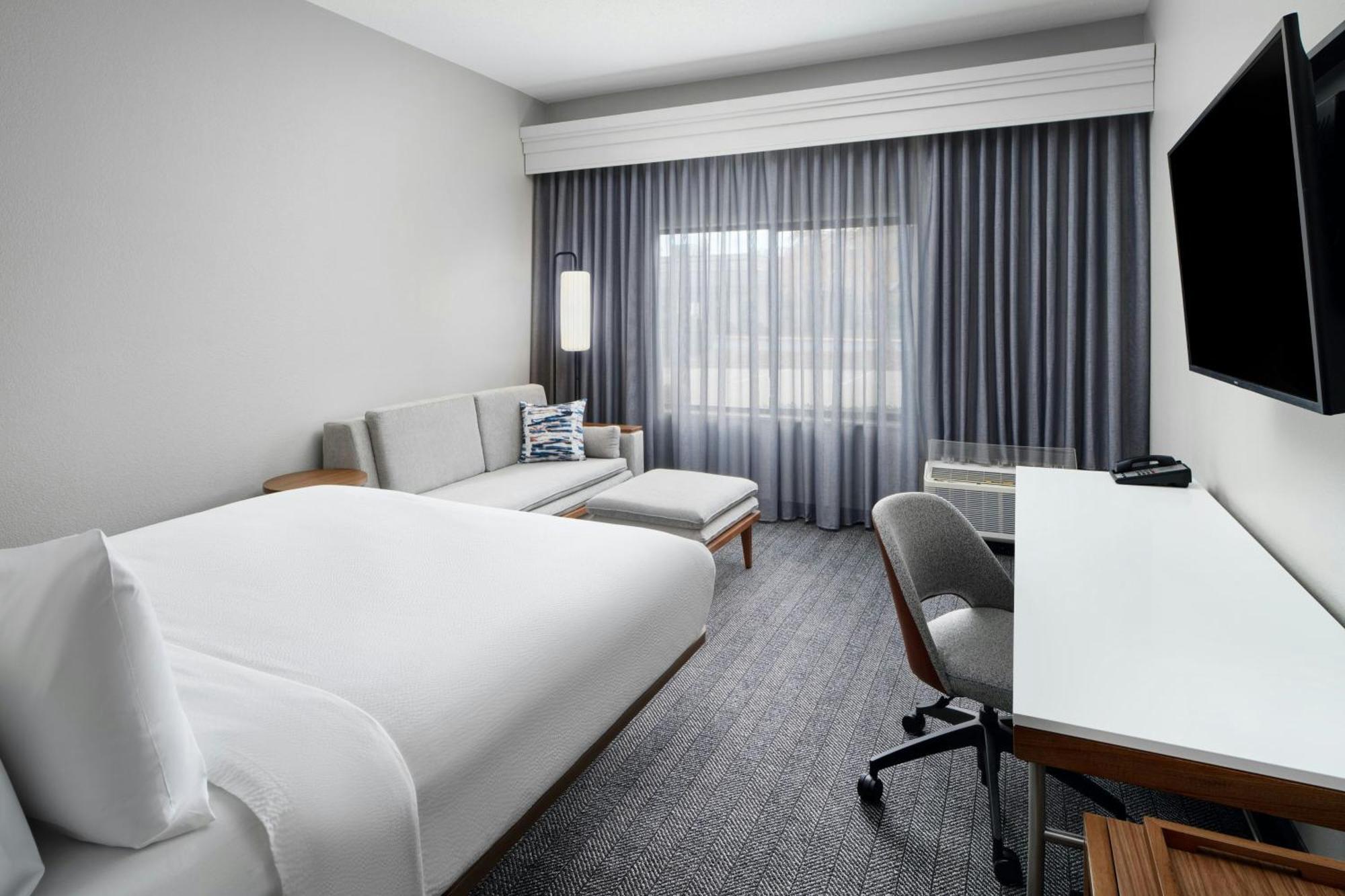Courtyard Baton Rouge South Hotel Екстериор снимка