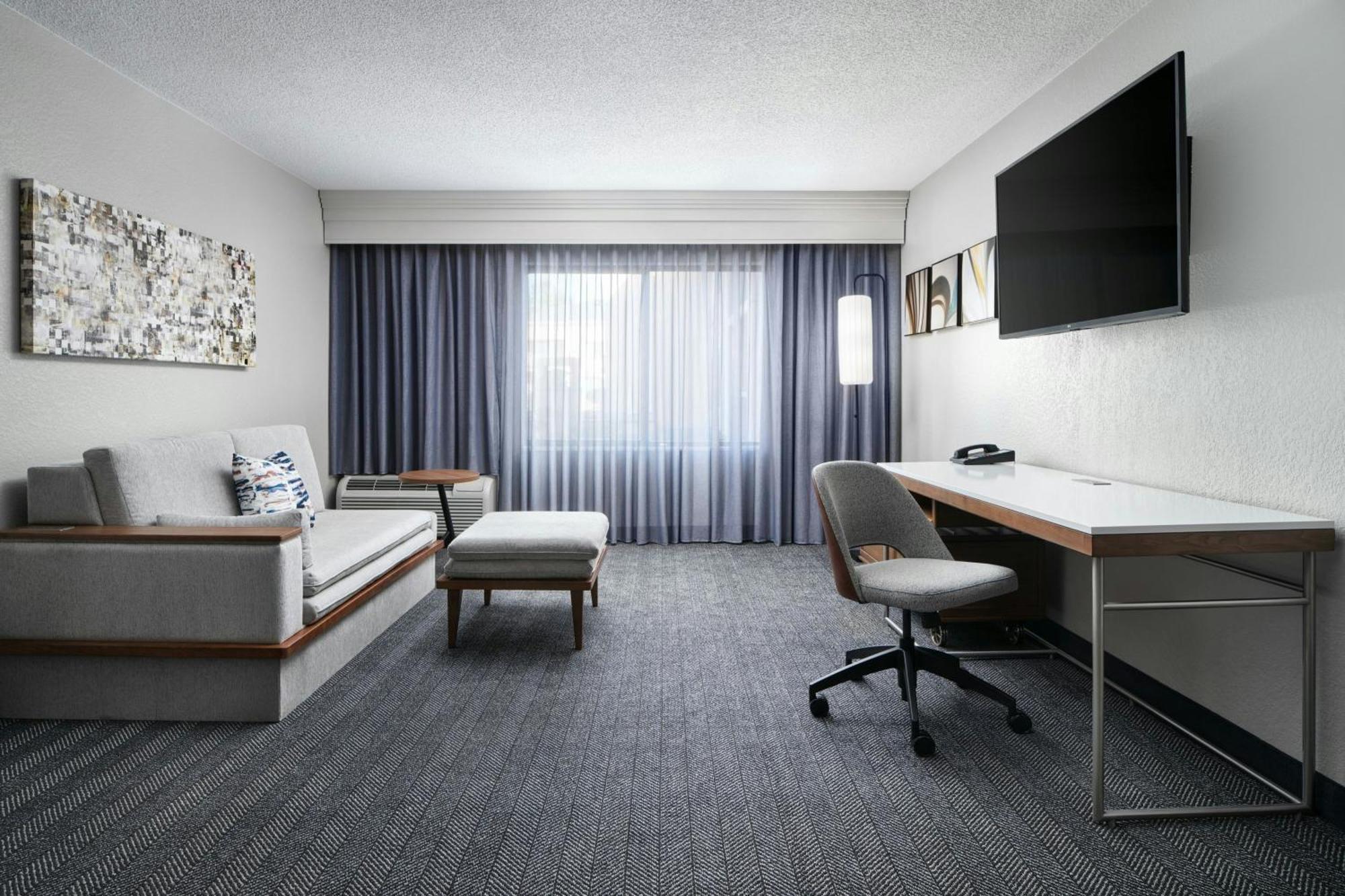 Courtyard Baton Rouge South Hotel Екстериор снимка