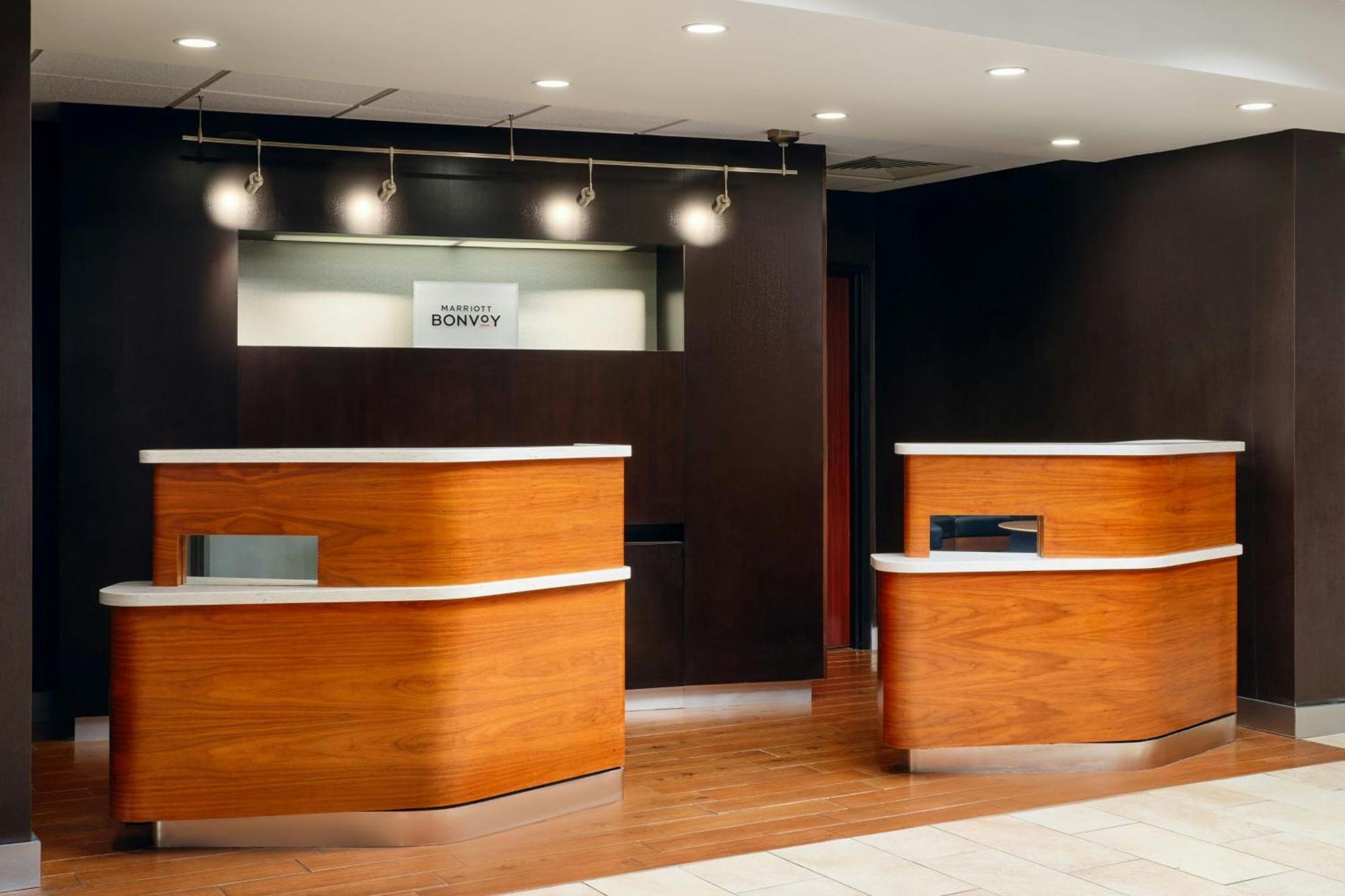 Courtyard Baton Rouge South Hotel Екстериор снимка