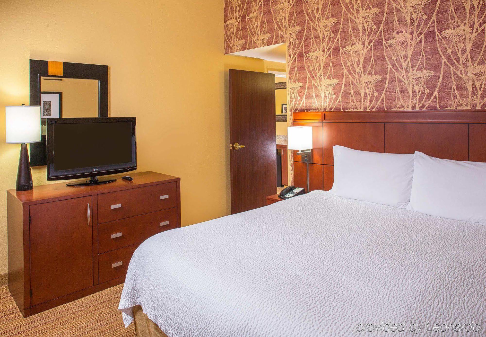Courtyard Baton Rouge South Hotel Екстериор снимка
