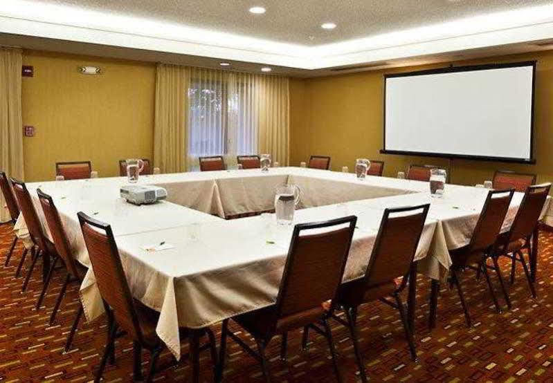 Courtyard Baton Rouge South Hotel Екстериор снимка