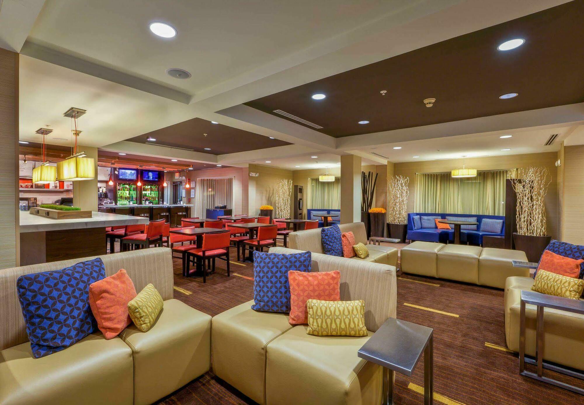 Courtyard Baton Rouge South Hotel Екстериор снимка