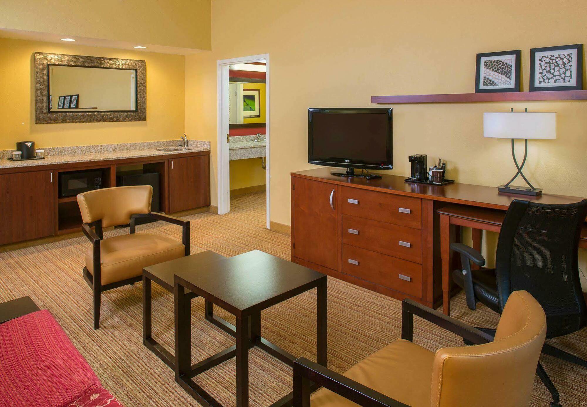 Courtyard Baton Rouge South Hotel Екстериор снимка